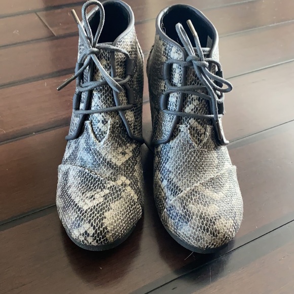 TOMS faux snake Kala booties - Picture 3 of 4